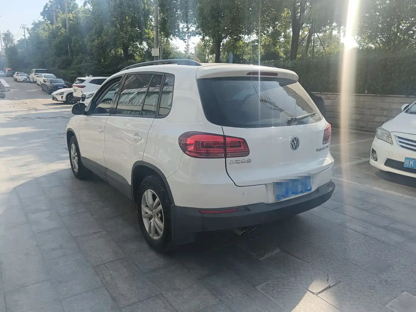 VOLKSWAGEN TIGUAN