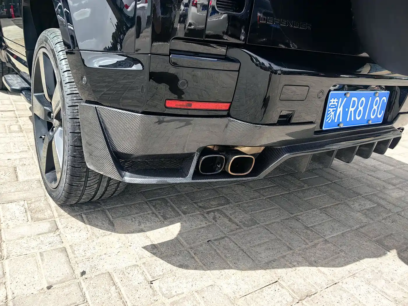 Land Rover Defender 2023 Model 90 2.0T P300 SE фото 8
