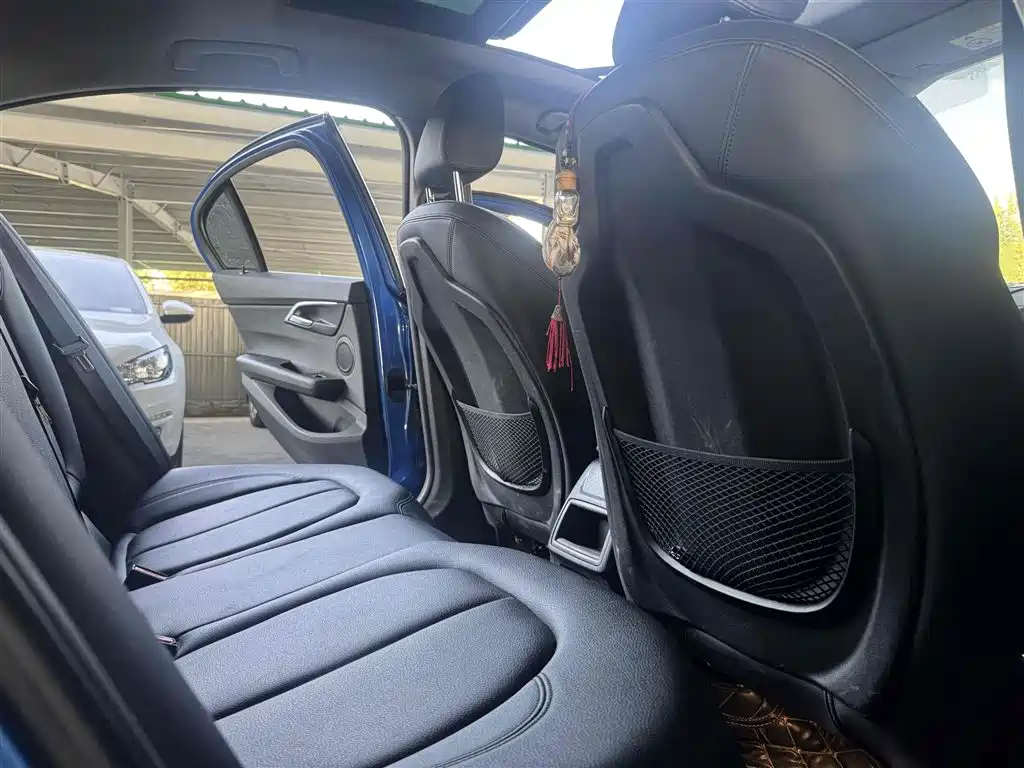BMW 1 Series 2017 118i Sport фото 12