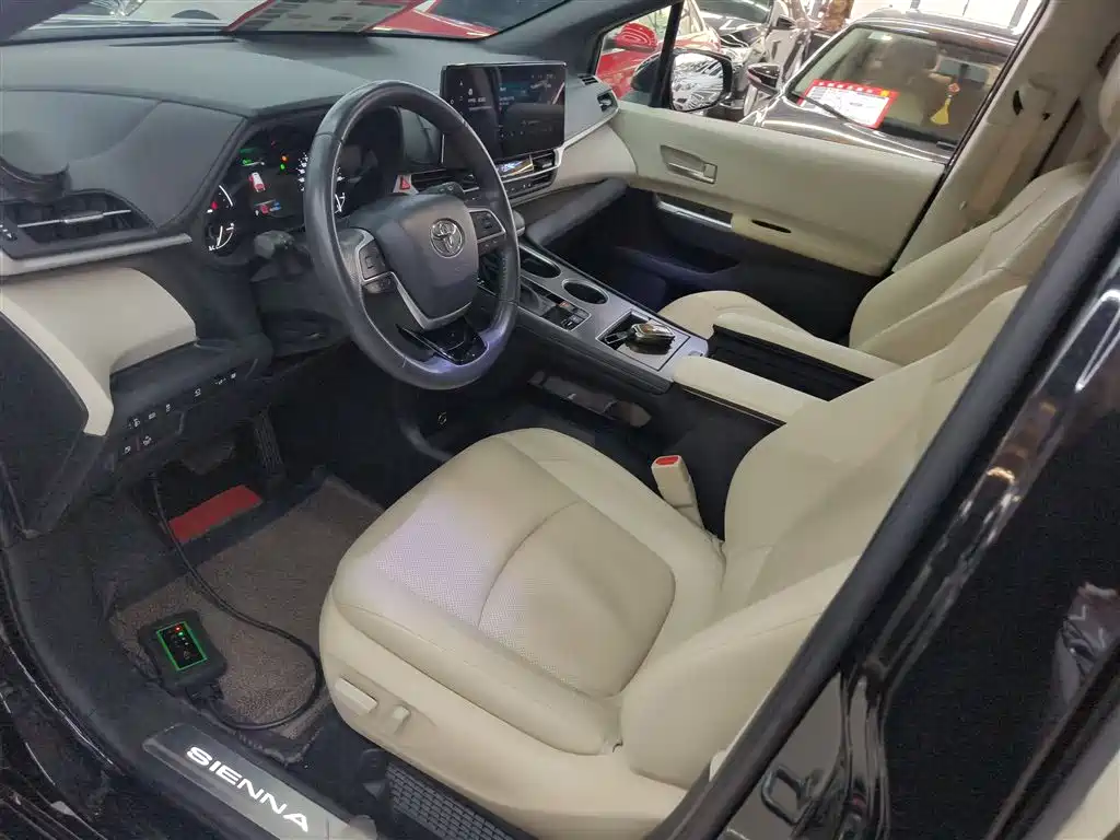 Toyota Sienna 2023 2.5L Hybrid Premium Edition фото 15
