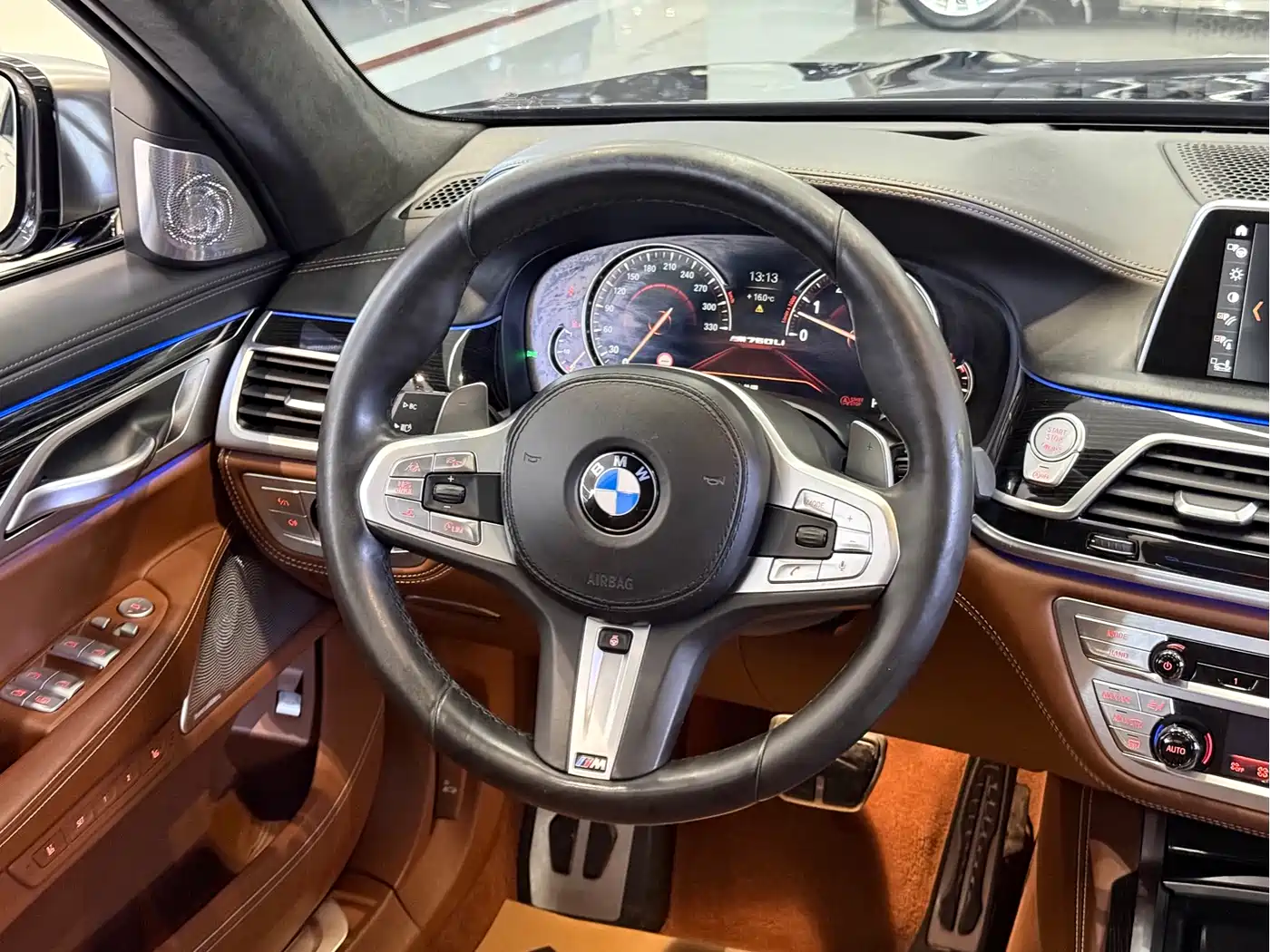 BMW 7 Series 2018 M760Li xDrive фото 6