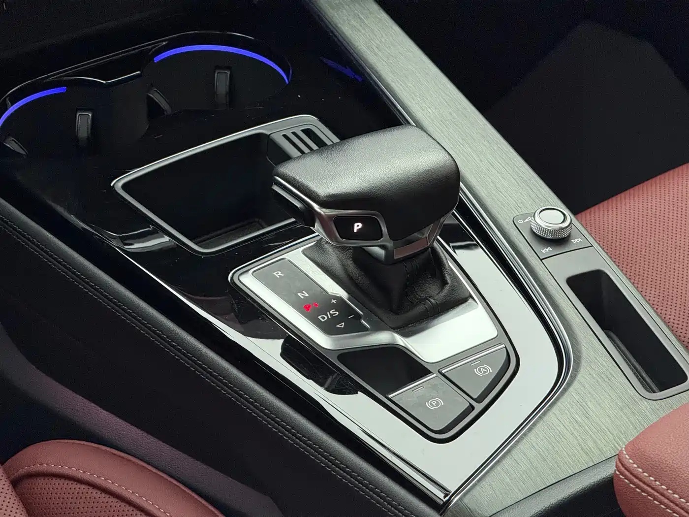 Audi A4L 2023 40 TFSI Luxury Sport фото 7
