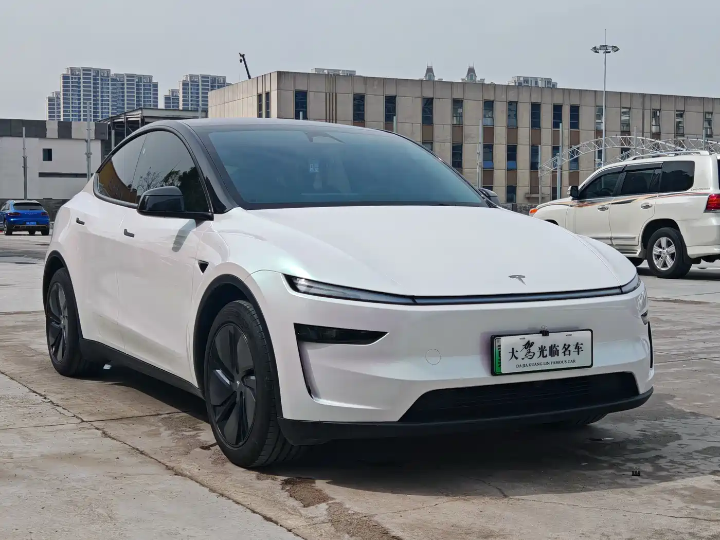 TESLA MODEL Y