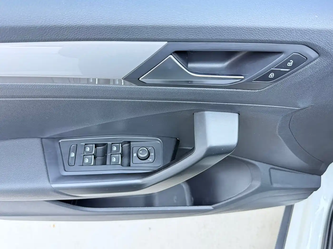 VOLKSWAGEN T ROC EXPLORING SONGS