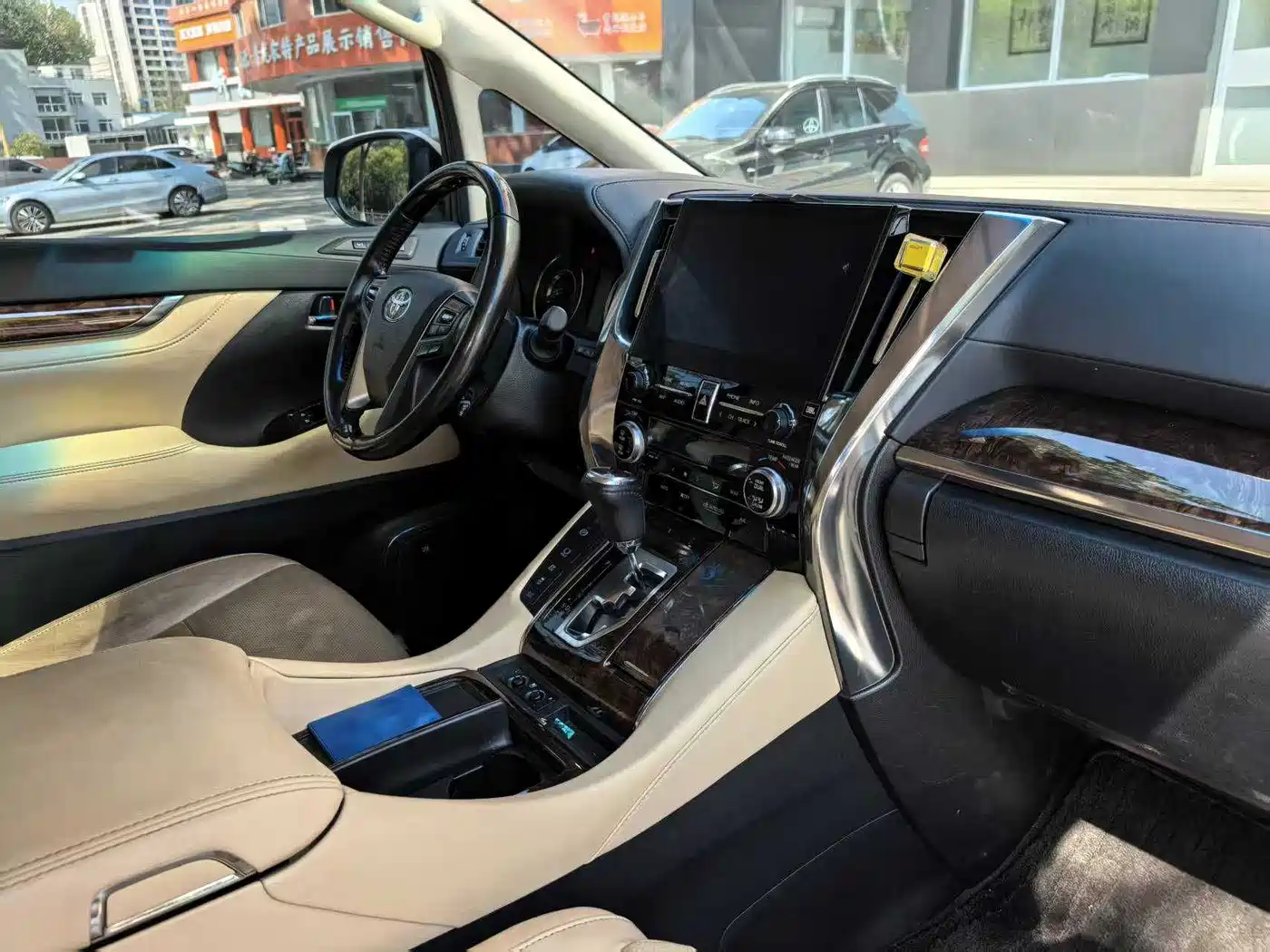 Toyota Alphard 2020 Hybrid 2.5L Luxury Edition фото 7