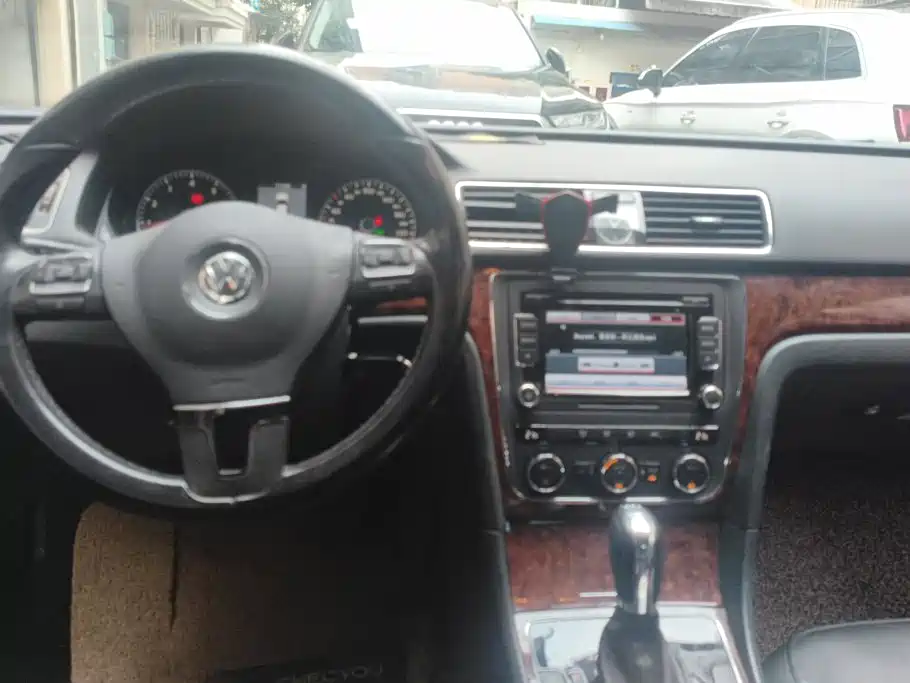 Фото 12 - Volkswagen Passat