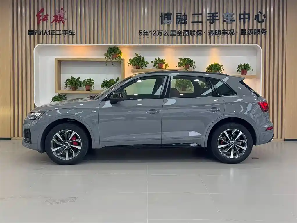Audi Q5L 2025 45th Anniversary Edition 40 TFSI Luxury Sport фото 2