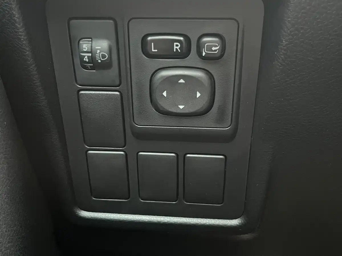 Toyota Prado 2016 2.7L Auto Standard Edition фото 19