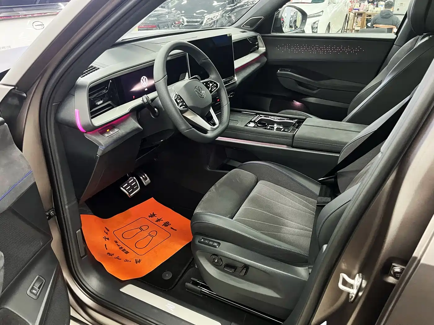Volkswagen Teramont 2026 Teramont Pro 450TSI 4WD Summit Edition фото 11