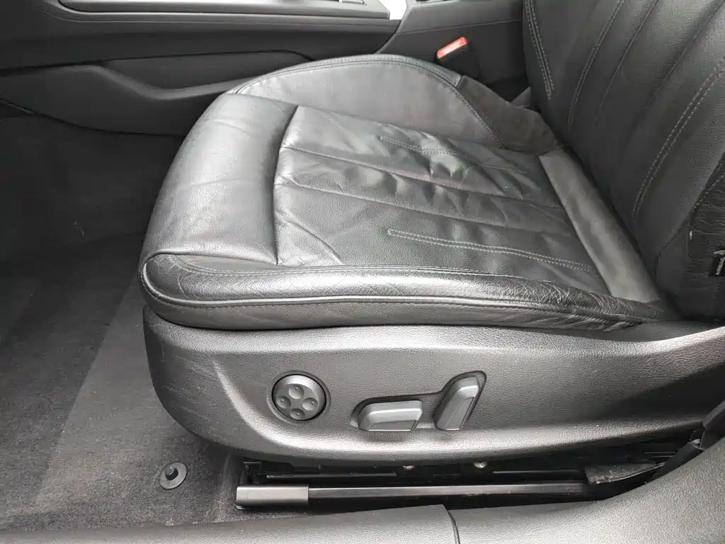 Фото 20 - Audi A4L
