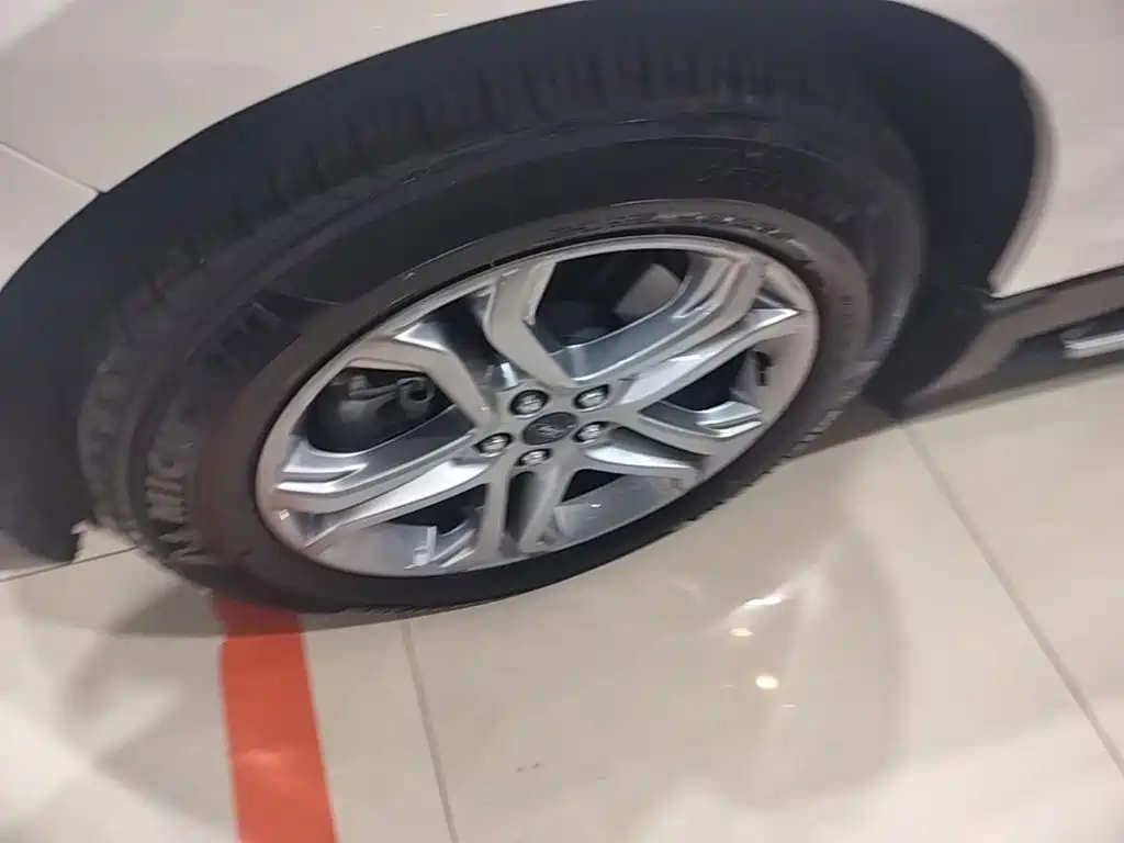 Фото 20 - Ford Edge