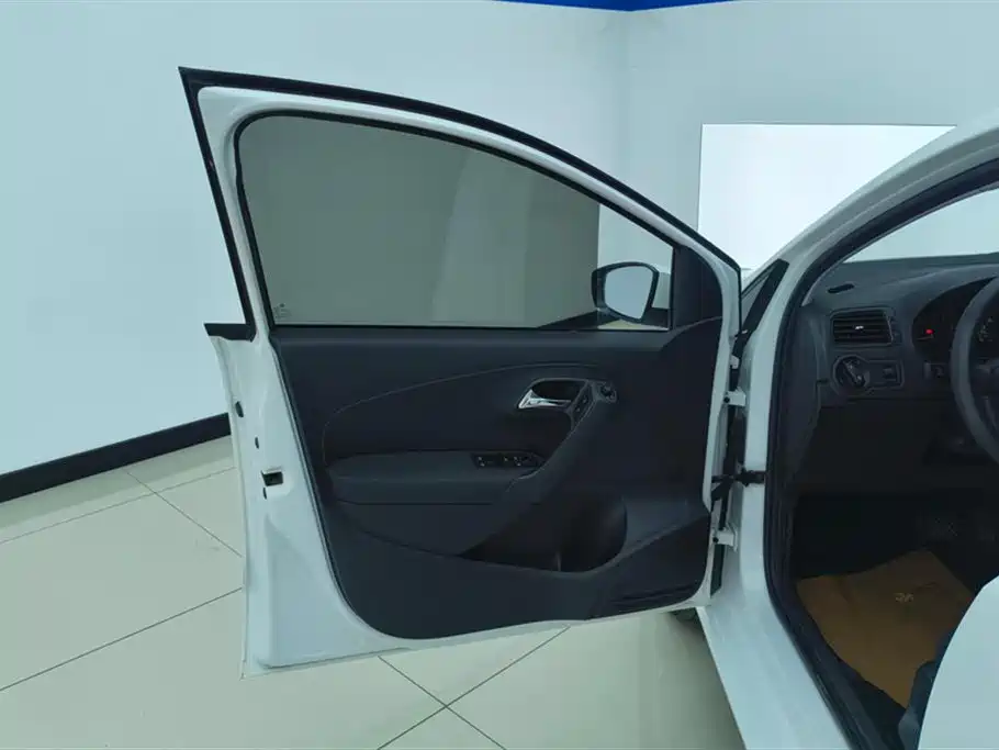Volkswagen Polo 2018 1.5L Auto Safe Drive фото 7