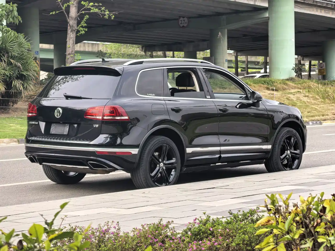 Volkswagen Touareg 2017 3.0TSI Executive Edition фото 6