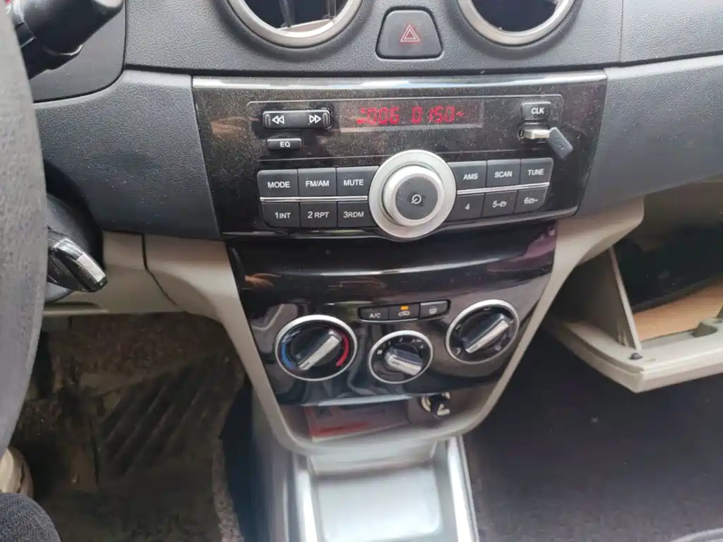 Changan Yuexiang V3 2016 2015 1.4L Manual Happiness Model China IV