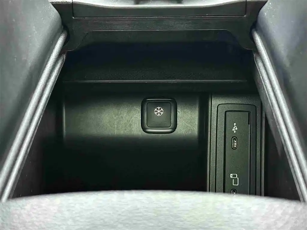 MERCEDES-BENZ V CLASS