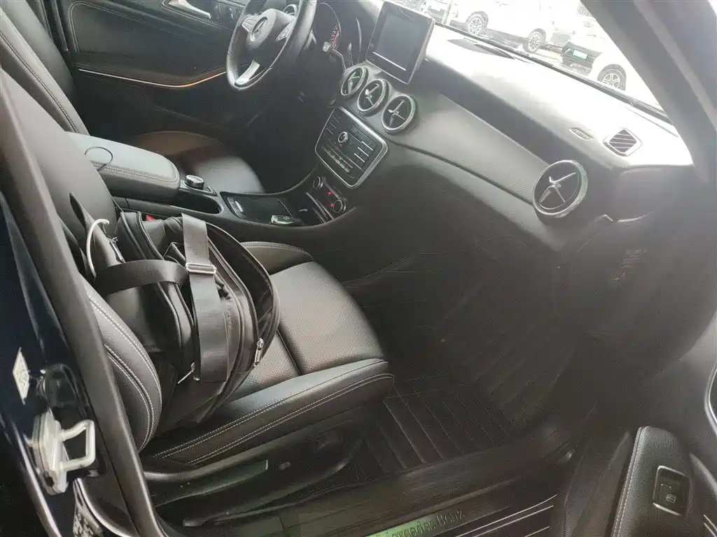 Mercedes-Benz GLA 2016 GLA 200 Dynamic фото 25