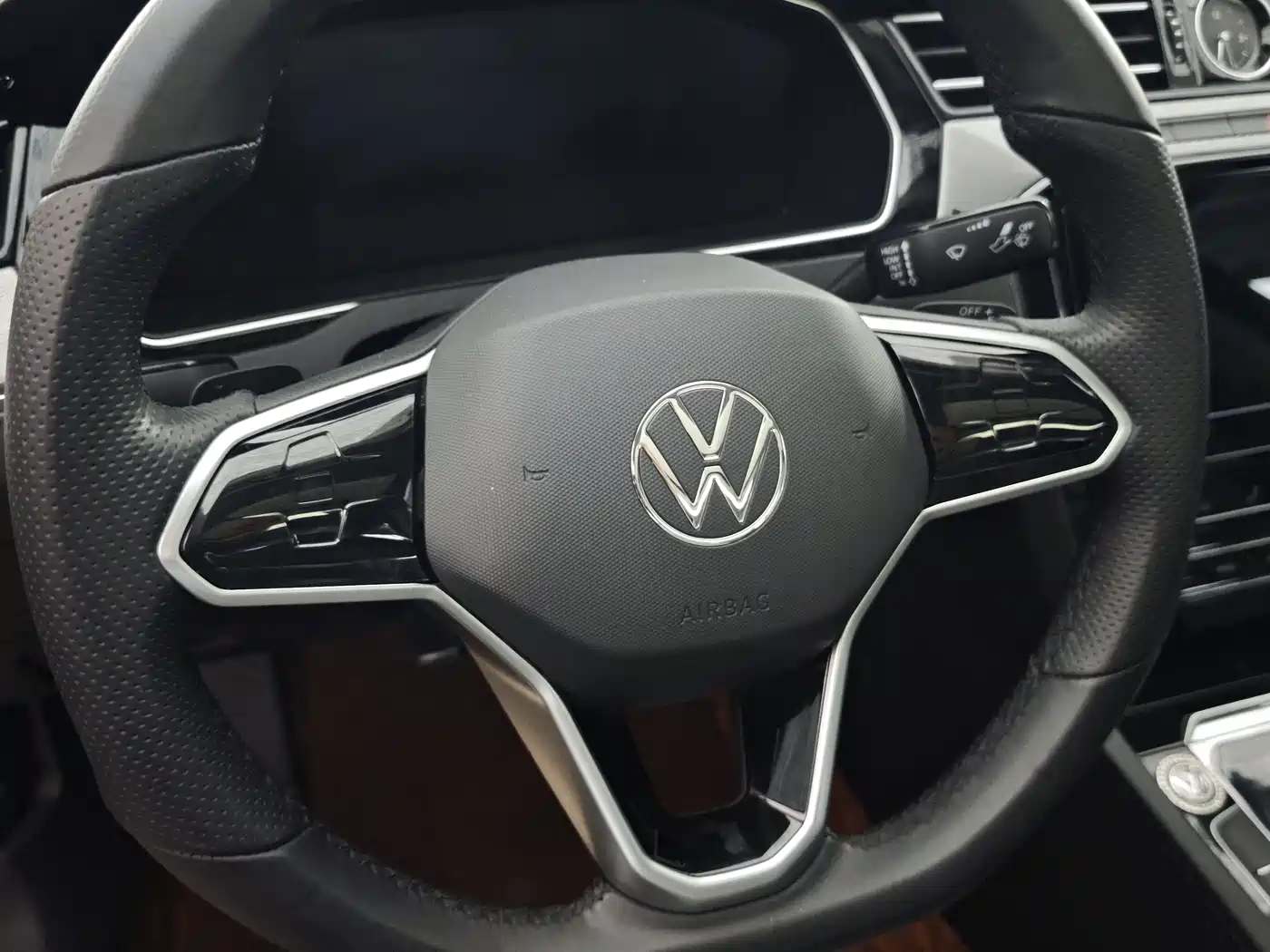 Volkswagen Magotan 2023 2 Million Units Anniversary Edition 330TSI DSG Leading Type фото 14