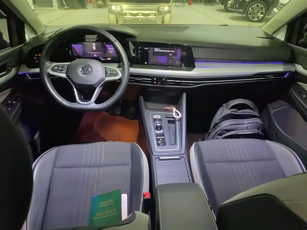 VOLKSWAGEN GOLF