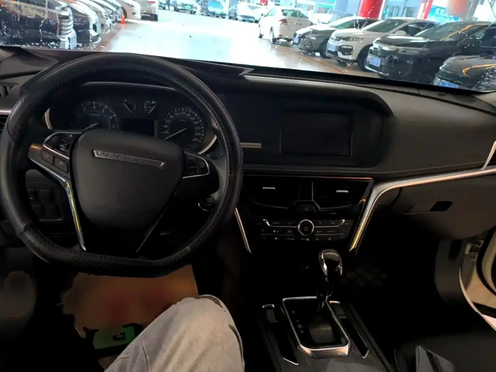Venucia T90 2018 2018 2.0L CVT Smart Connection Fashion Edition China V