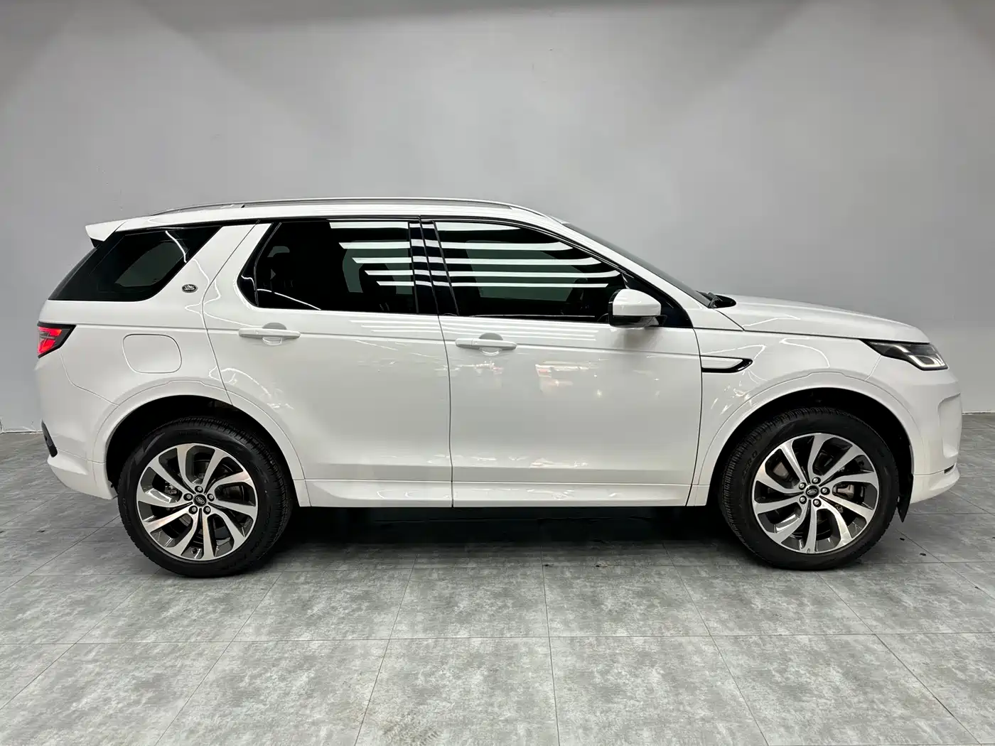 Land Rover Discovery Sport 2023 249PS R-Dynamic S Performance Version фото 9