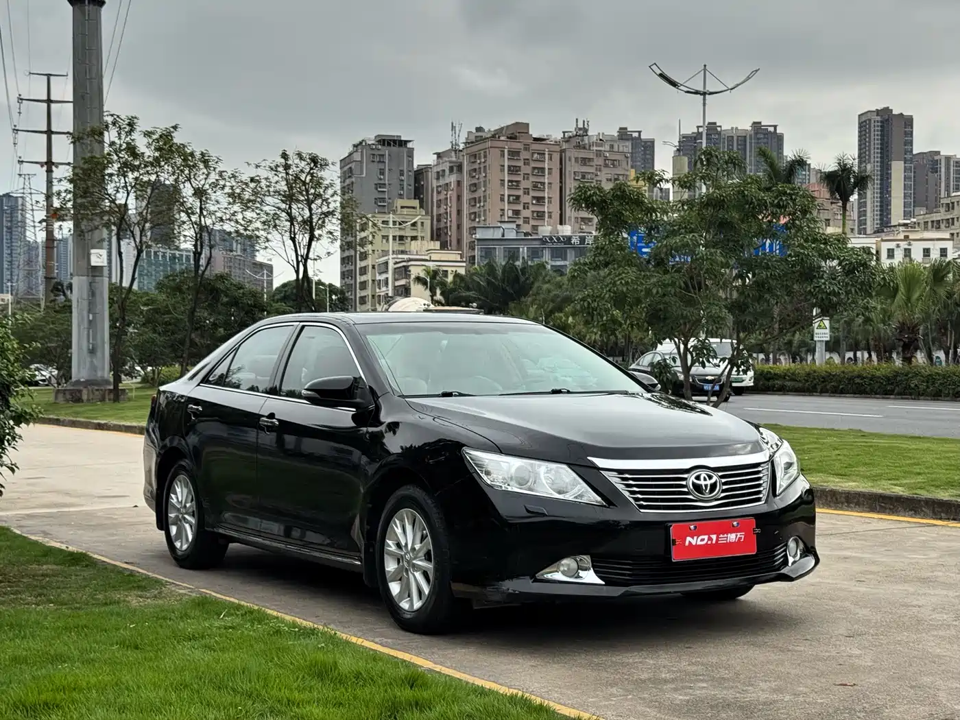 Toyota Camry 2012 2.0G Luxury Navigation Edition фото 2