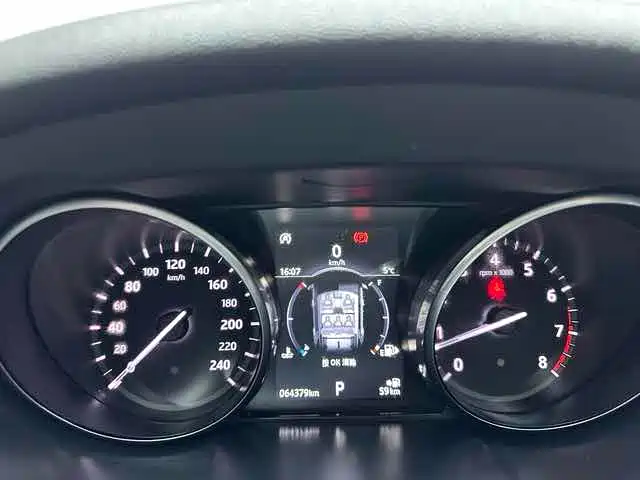 Land Rover Discovery Sport 2018 240PS SE Edition фото 19