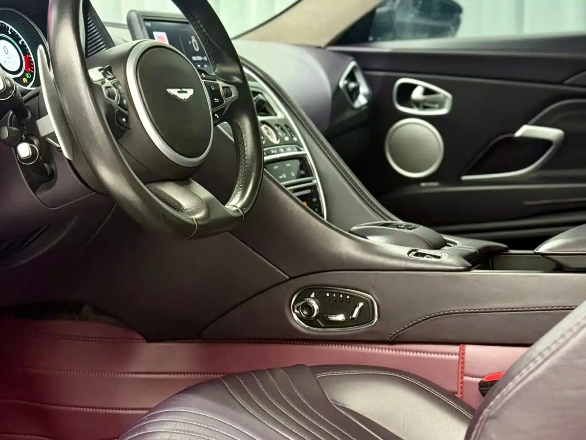 Aston Martin DB11 2020 2019 Model 4.0T V8 Coupe