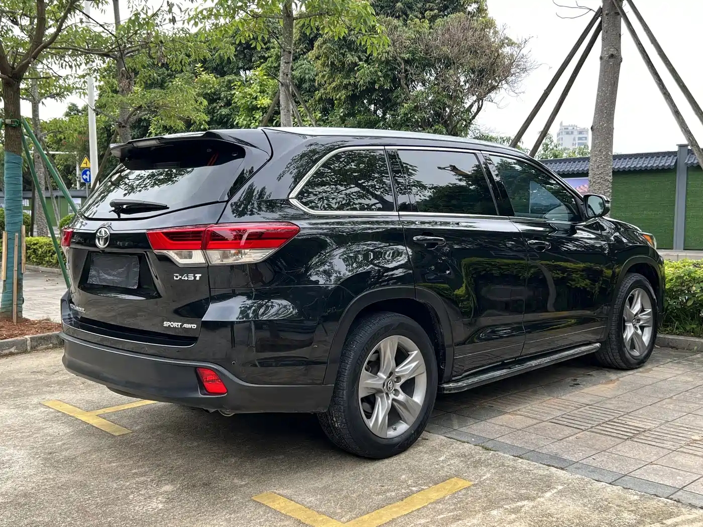 TOYOTA HIGHLANDER