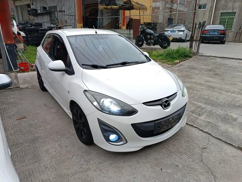 Mazda 2 2014 2012 Hatchback Dynamic 1.5L Automatic Value Edition