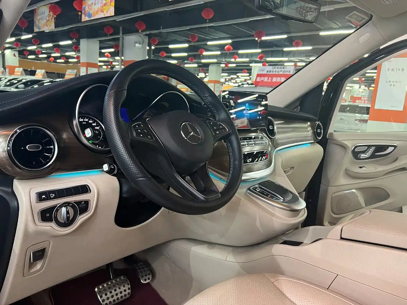 Mercedes-Benz V-Class 2022 V 260 L Long Wheelbase Prestige Edition фото 9