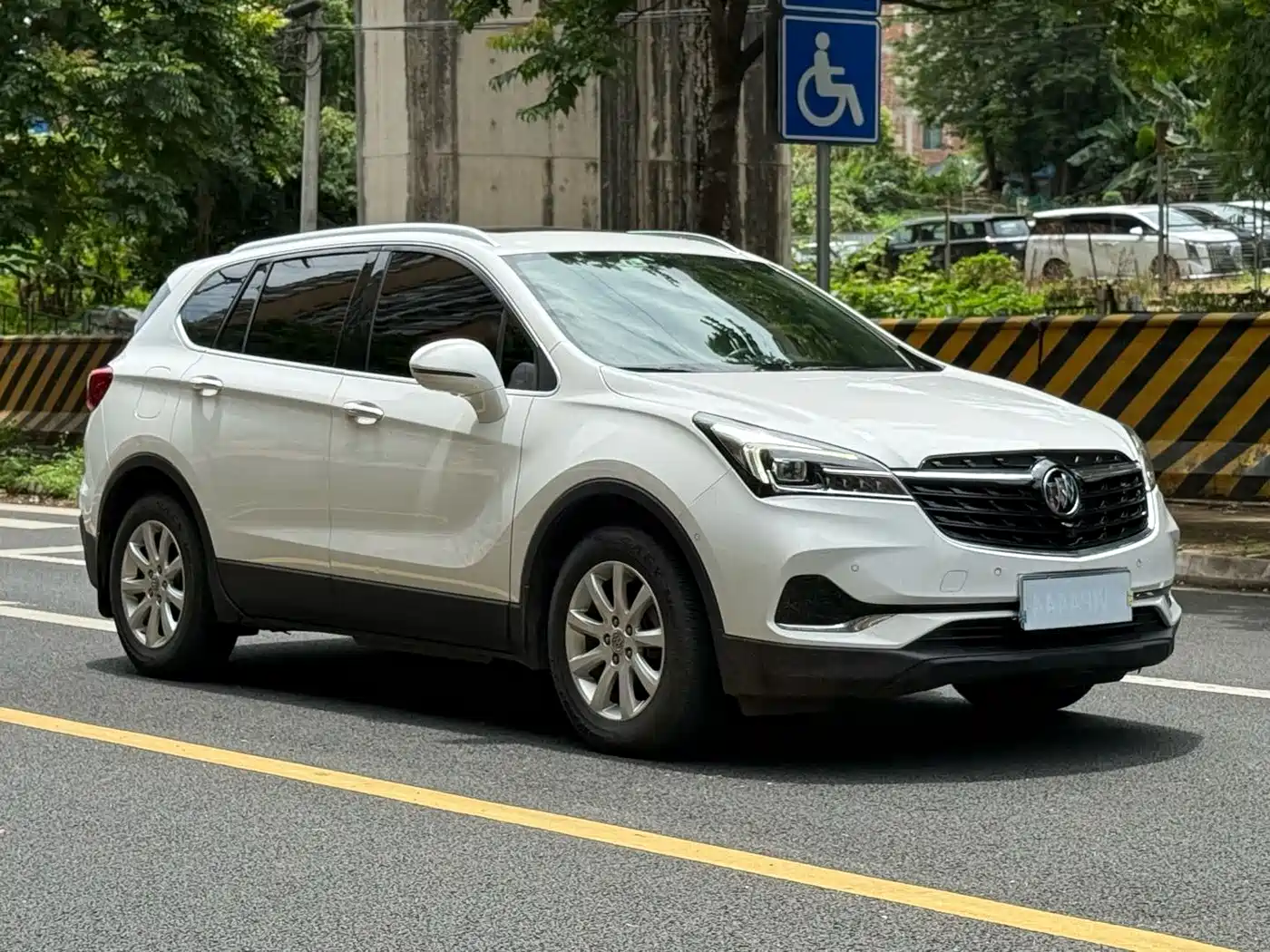 Photo 3 - Buick Envision Plus