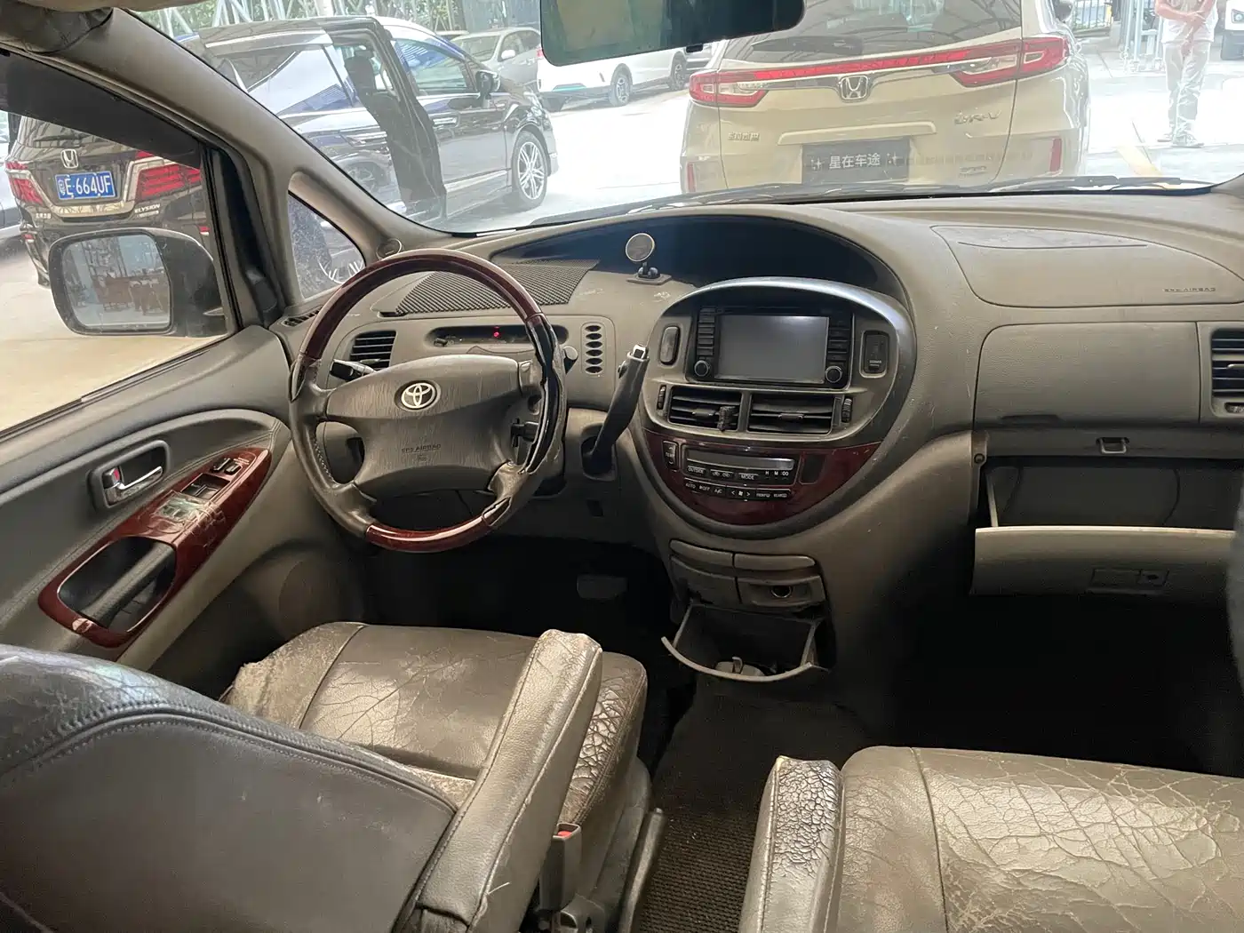 Toyota Previa фото 6