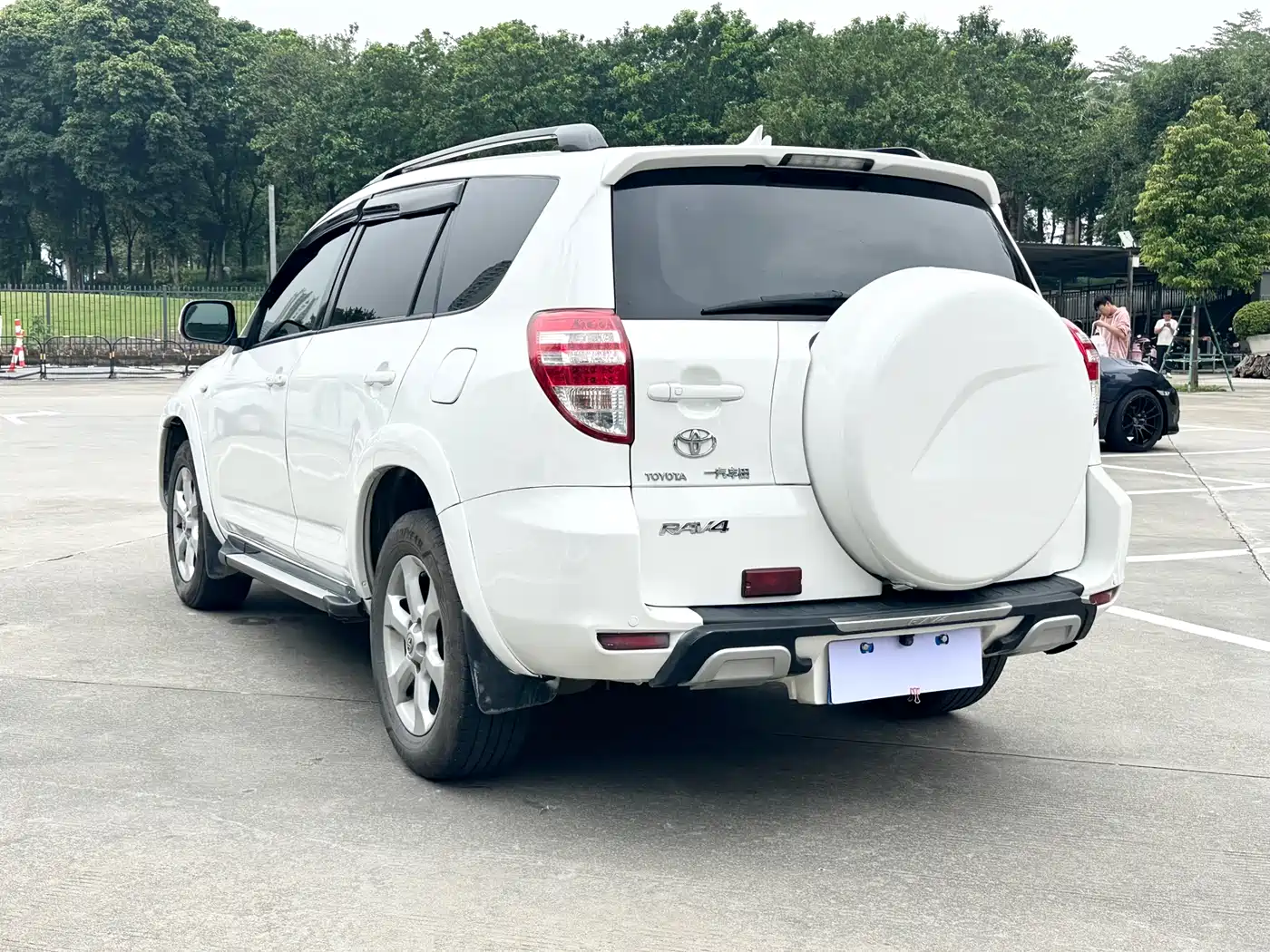 Toyota RAV4 Rongfang 2009 2.4L Automatic Luxury Navigation Edition фото 7