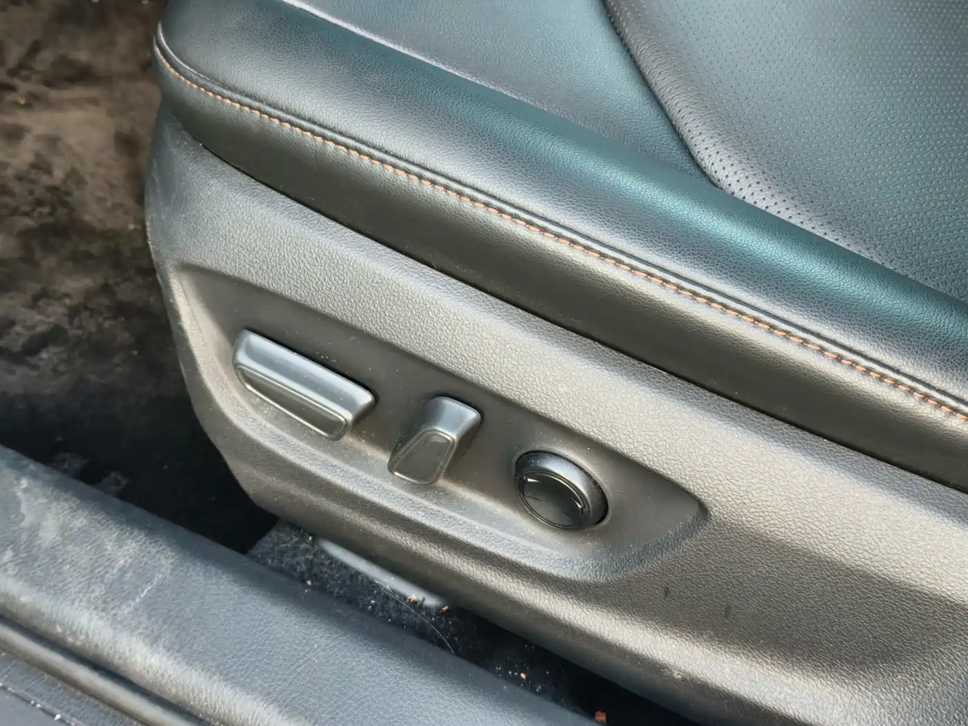Toyota Camry 2024 2023 2.0GVP Leading Edition