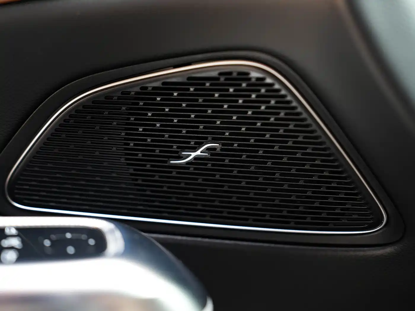 Mercedes-Benz E-Class 2024 E 300 L Fashion фото 36