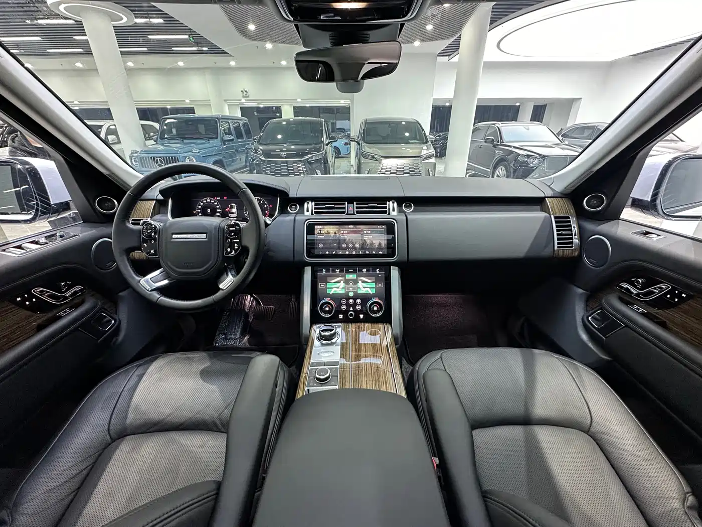 Land Rover Range Rover 2018 3.0 SC V6 Vogue Heritage Extended Edition фото 14