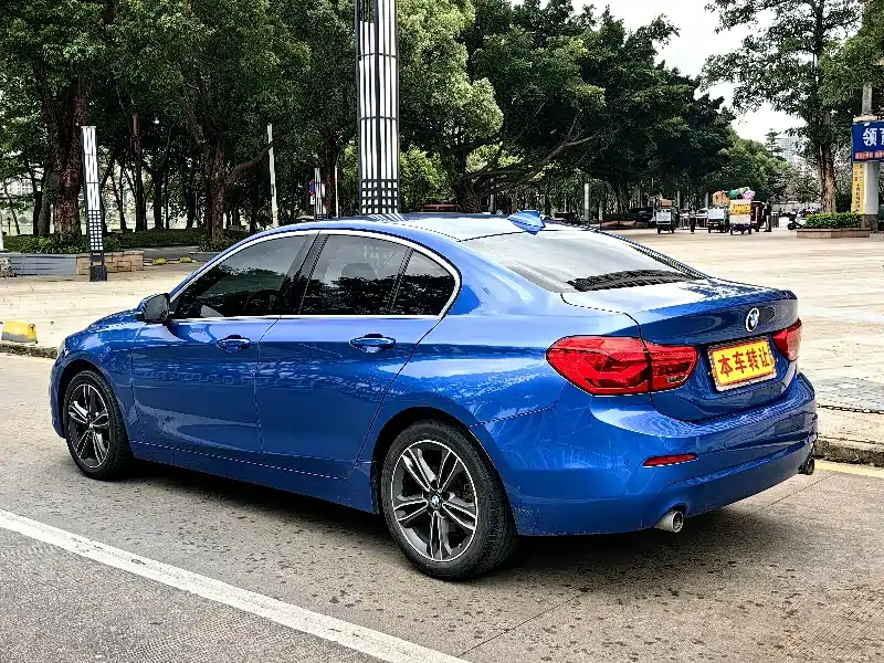 BMW 1 SERIES