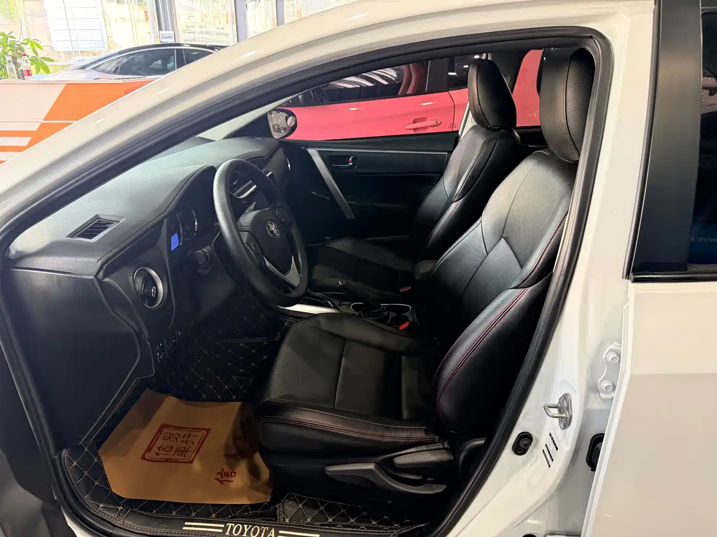 Toyota Levin 2017 Facelift 185T CVT Elite (China V) фото 4