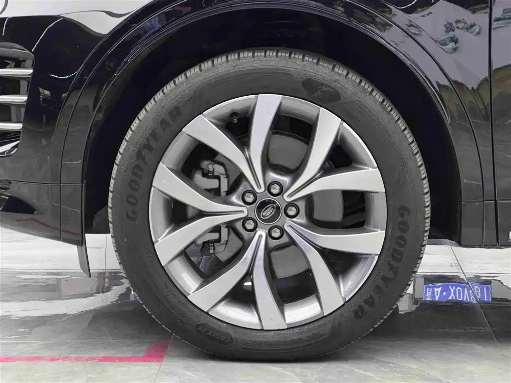 Land Rover Discovery Sport 2025 249PS Performance Tech Edition фото 4