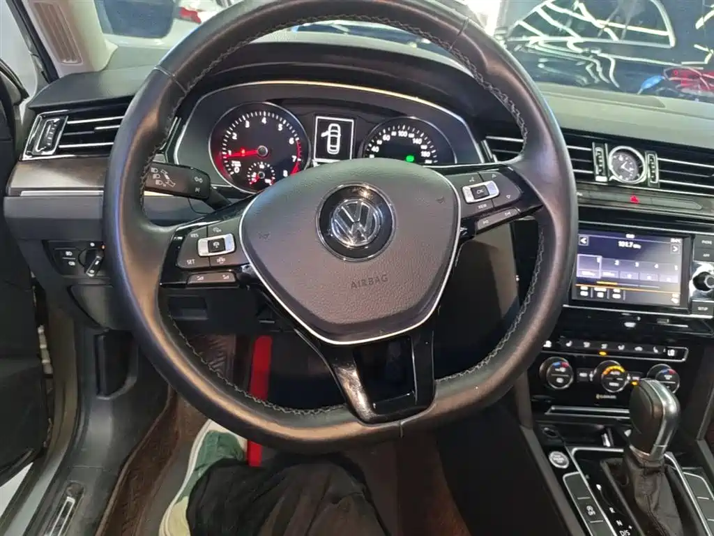 Volkswagen Magotan 2018 330TSI DSG Luxury фото 11