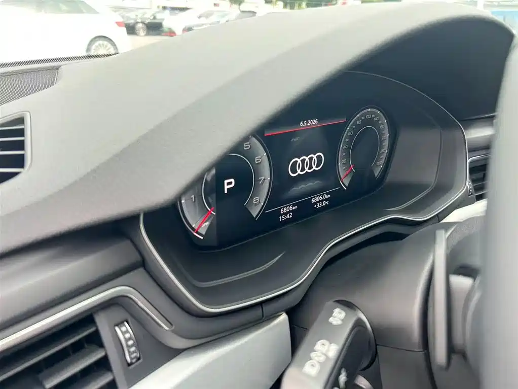 Audi A4L 2025 2 Million Celebration Edition 40 TFSI Fashion Dynamic фото 6