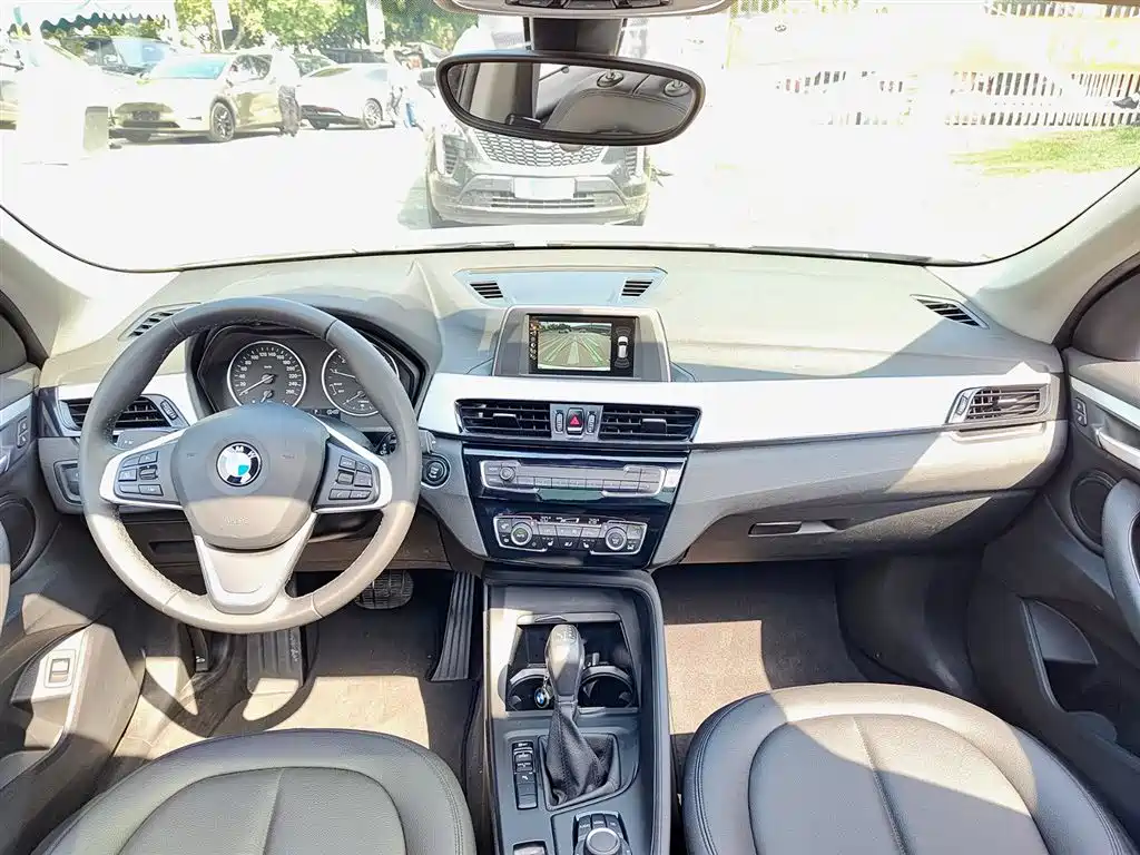 BMW X1 2016 sDrive18Li Premium Model фото 10