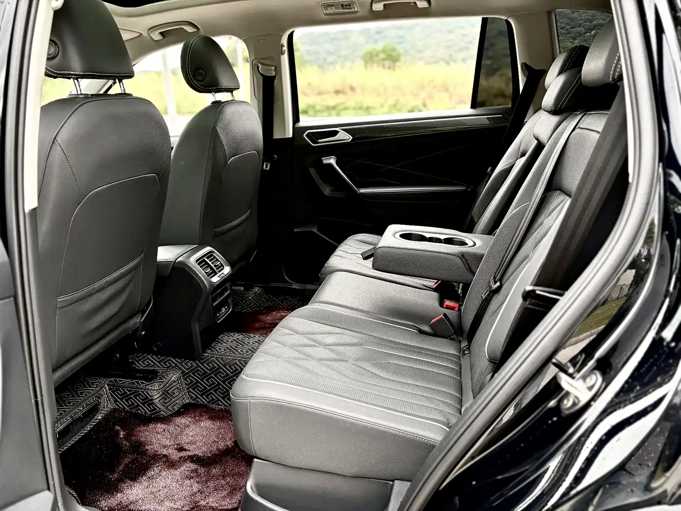 Volkswagen Tiguan L 2023 330TSI Auto 2WD R-Line Premium Edition фото 6