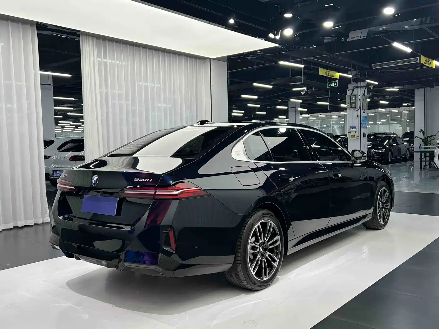 BMW 5 Series 2025 530Li Leading M Sport Package фото 8