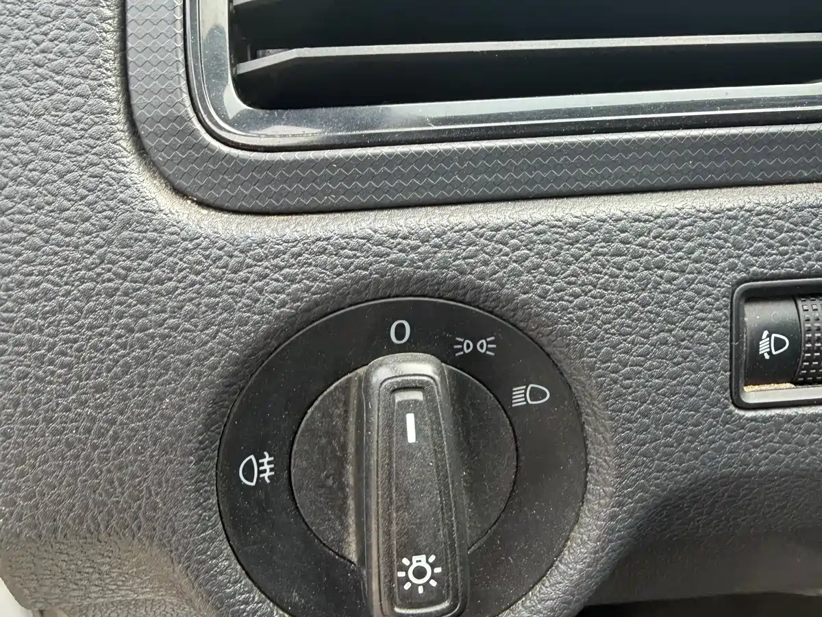 Volkswagen Santana 2018 1.5L Manual Trend Edition фото 12