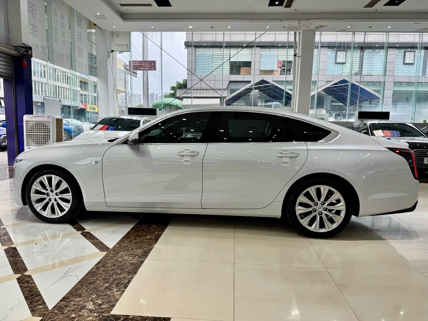 CADILLAC CT6