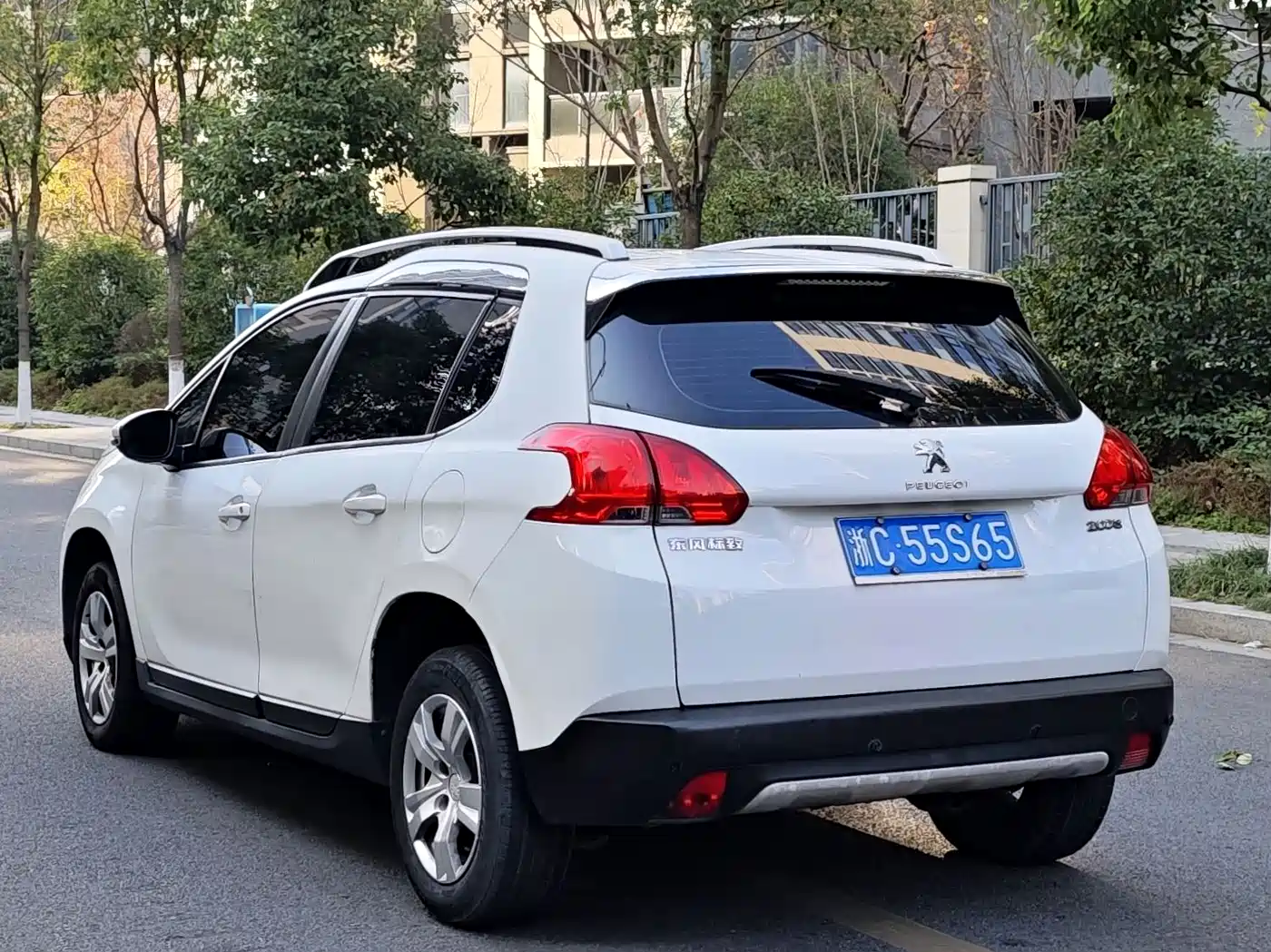 Peugeot 2008 2014 1.6L Automatic Trend Edition фото 3