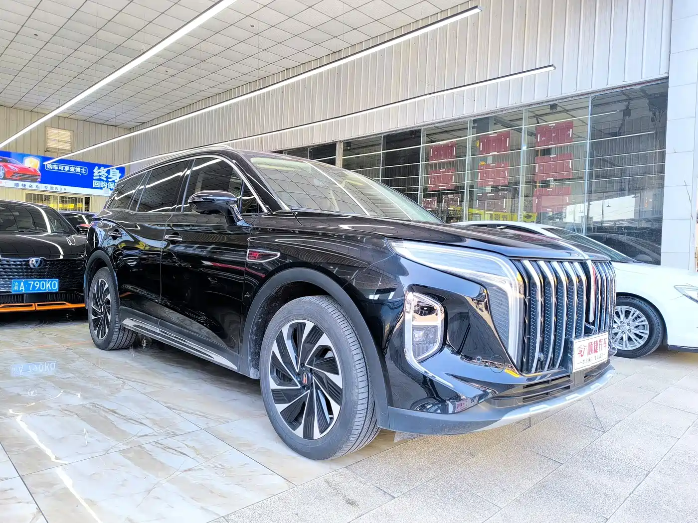 Hongqi HS7 PHEV 2024 2.0T PHEV 4WD Flagship Edition 6-seater фото 3
