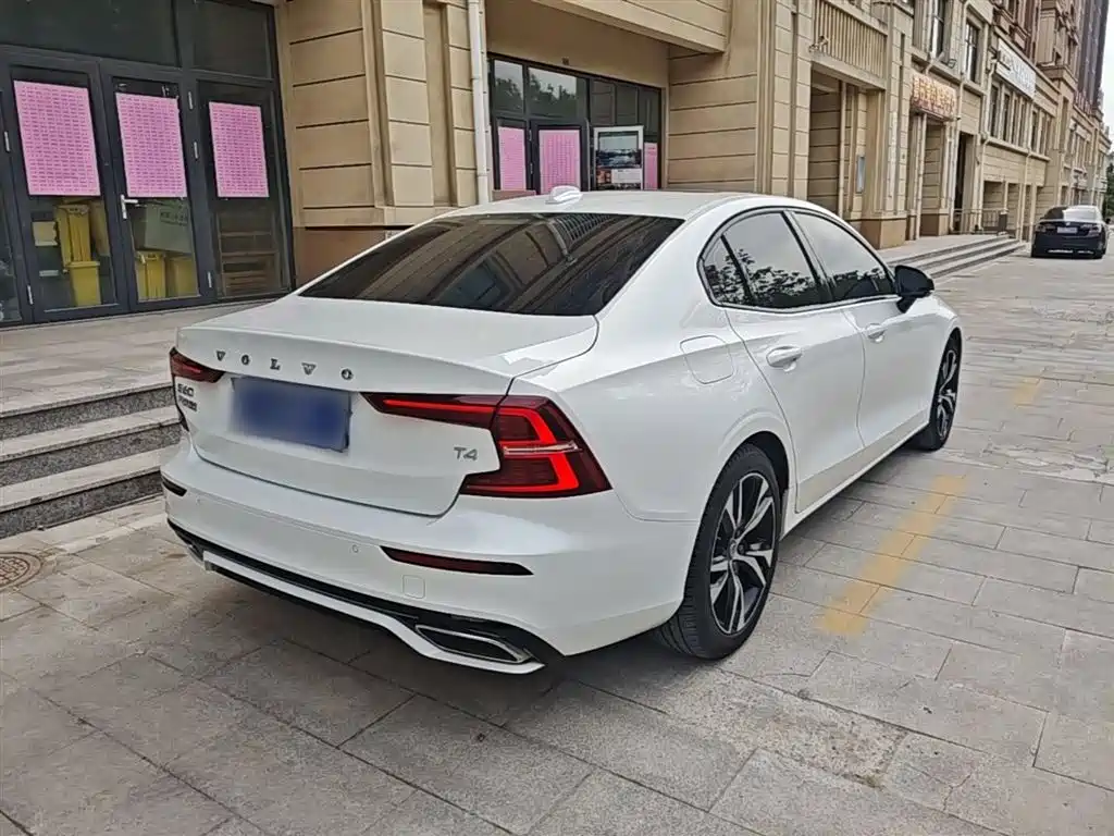 VOLVO S60