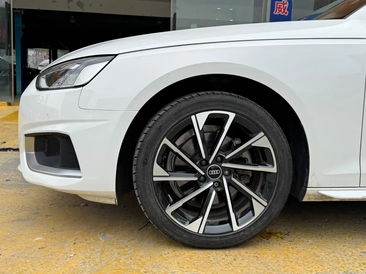 Photo 4 - Audi A4L